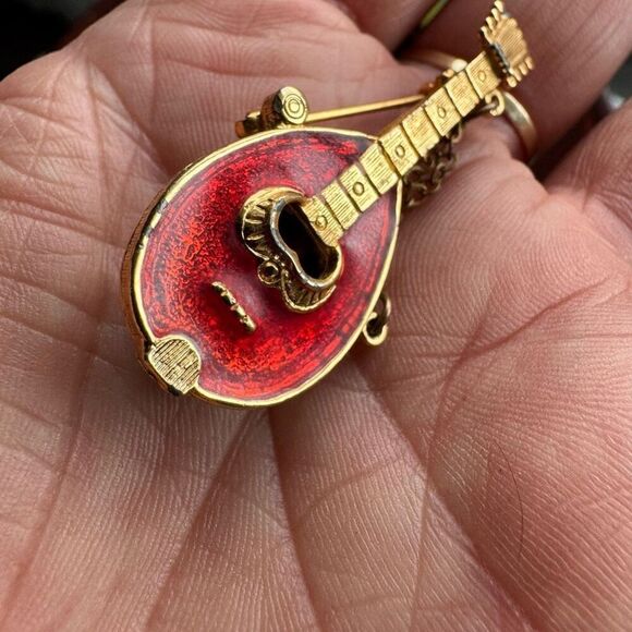 Vintage Mandolin Musical Instrument Enamel Gold Tone Brooch - Picture 3 of 7